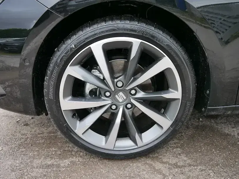 Neu Seat Leon FR 184 PS (135 kW) 2025 Schwarz