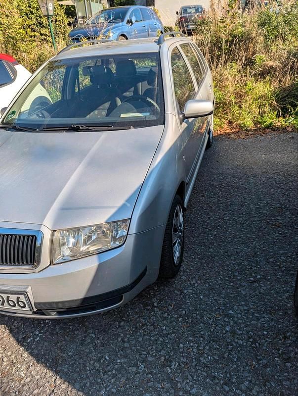 Silber Gebraucht 2003 Skoda Fabia Kleinwagen | 1.250 € (Fairer Preis) - Bild 1/4