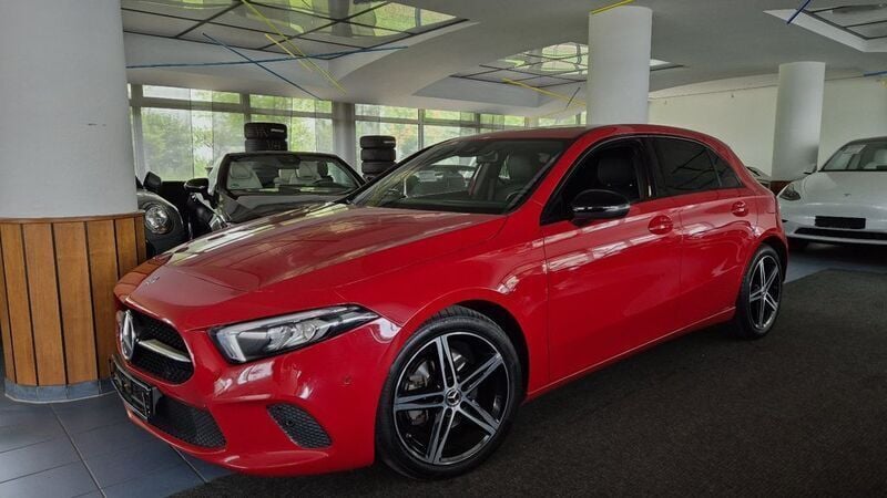 Rot Gebraucht 2019 Mercedes A200 Night Limousine | 24.990 € (Fairer Preis) - Bild 1/4