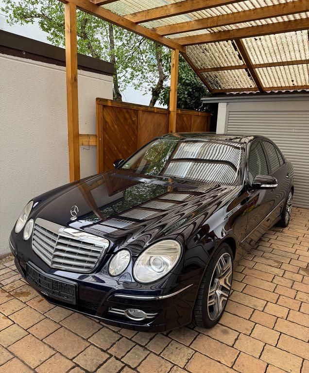 Second-hand Mercedes E320 Elegance 224 CP (164 kW) 2008 Albastru Berlinǎ