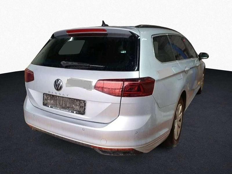 Gebraucht VW Passat Business 150 PS (110 kW) 2023 Scale silver metallic Kombi