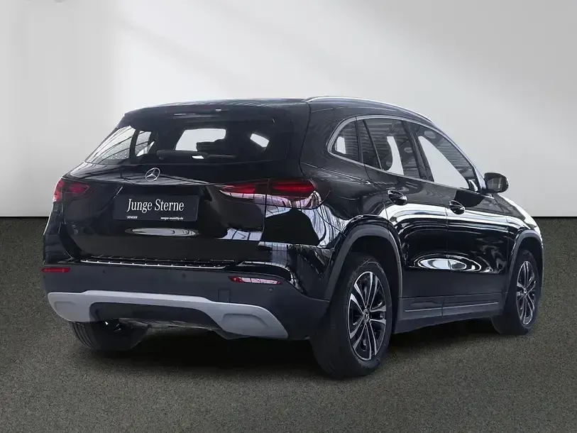 Gebraucht Mercedes GLA200 163 PS (119 kW) 2024 Unilack nachtschwarz SUV