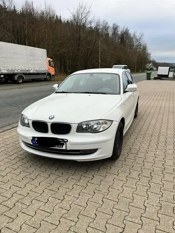 Gebraucht BMW 116 122 PS (89 kW) 2009 Weiß Kleinwagen