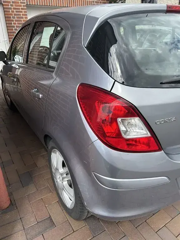 Gebraucht Opel Corsa 80 PS (58 kW) 2008 Silber Kleinwagen