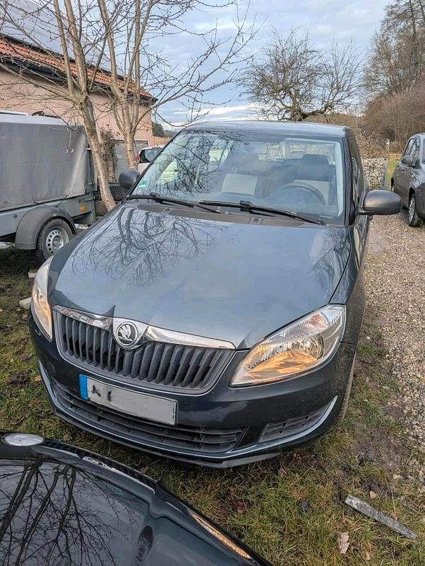 Andere farben Gebraucht 2014 Skoda Fabia Kleinwagen | 6.150 € (Guter Preis) - Bild 1/4
