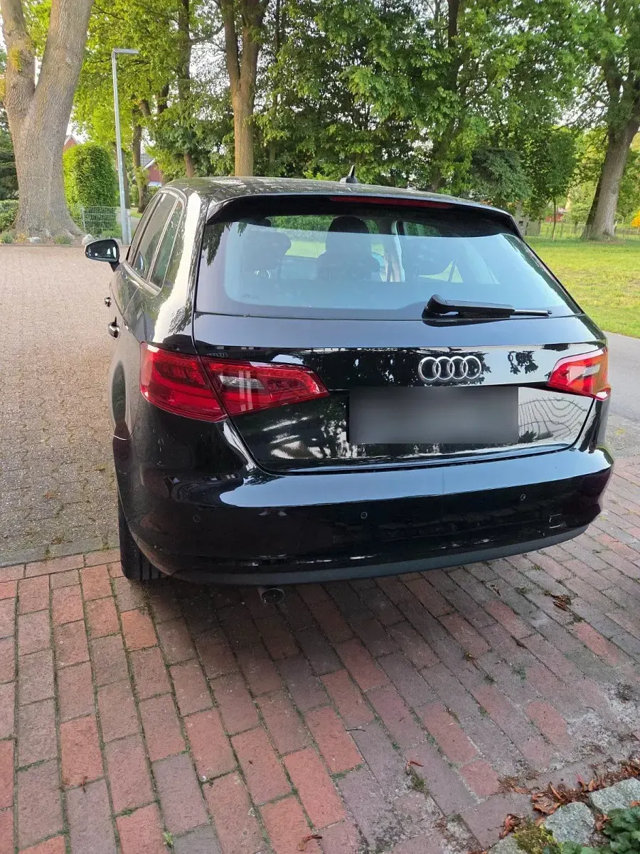 Gebraucht Audi A3 Sportback 110 PS (80 kW) 2015 Schwarz Kleinwagen