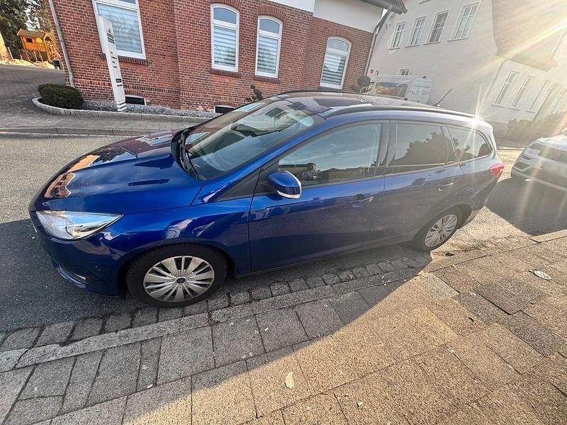 Second-hand Ford Focus 125 CP (91 kW) 2017 Albastru Break