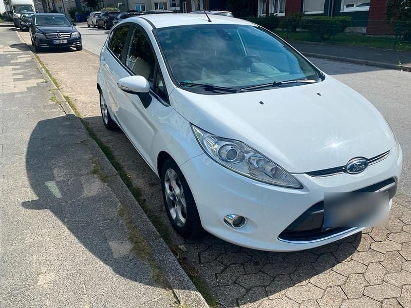 Gebraucht Ford Fiesta 97 PS (71 kW) 2011 Weiß Kleinwagen