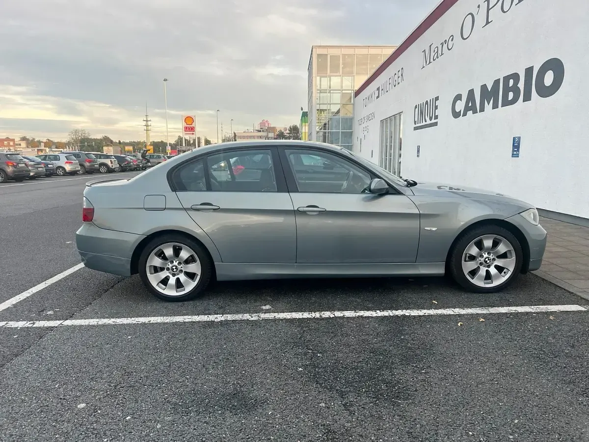 Używany BMW 320 150 KM (110 kW) 2006 Niebieski Sedan/Limuzyna