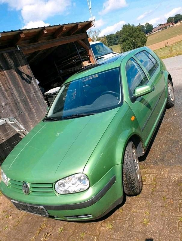 Gebraucht VW Golf IV 101 PS (74 kW) 2000 Grün Kleinwagen