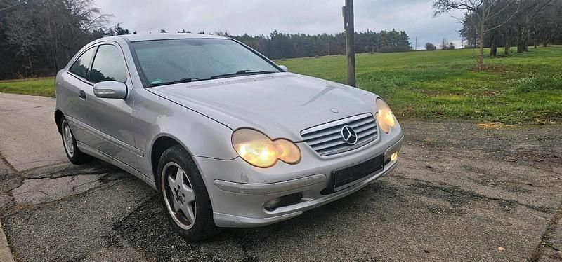 Silber Gebraucht 2003 Mercedes C200 Coupé | 899 € - Bild 1/4