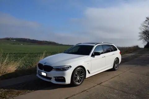 Weiß Gebraucht 2018 BMW 520 M Sport Kombi | 29.000 € (Etwas zu teuer) - Bild 1/4