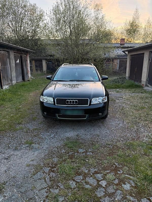 Second-hand Audi A4 130 CP (95 kW) 2001 Albastru Break