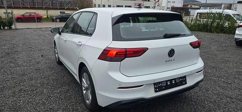 Gebraucht VW Golf VIII Life 110 PS (80 kW) 2022 Weiß Limousine