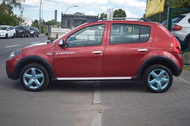 Używany Dacia Sandero Stepway 84 KM (61 kW) 2012 Czerwony SUV