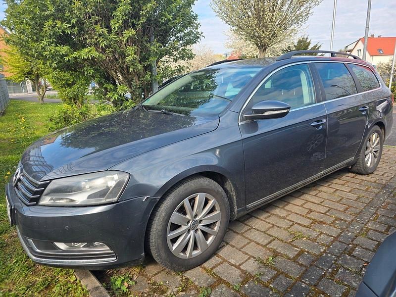Gebraucht VW Passat 140 PS (102 kW) 2012 Grau Kombi
