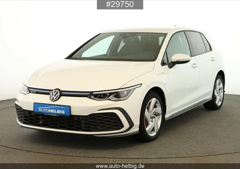 Weiß Gebraucht 2022 VW Golf VIII GTE Limousine | 21.590 € (Guter Preis) - Bild 1/4