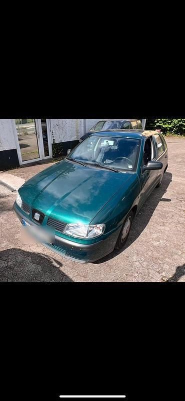 Grün Gebraucht 2001 Seat Ibiza Kleinwagen | 700 € (Superpreis) - Bild 1/4