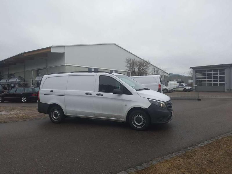 Gebraucht Mercedes Vito 163 PS (119 kW) 2020 Arktikweiss Van