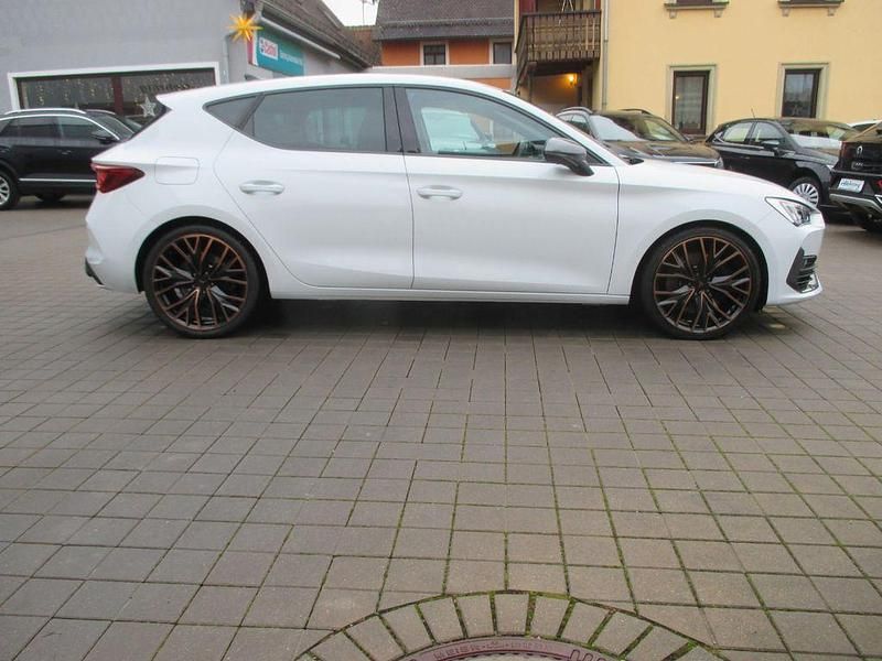 Gebraucht Cupra Leon VZ 300 PS (220 kW) 2022 Weiß Limousine