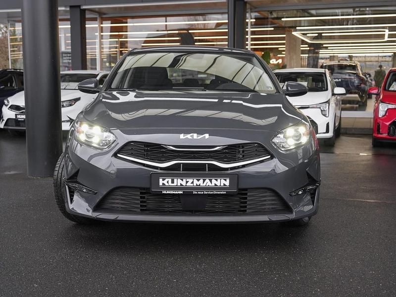 Neu Kia Ceed Comfort 140 PS (102 kW) 2026 Grau pentametal metallic Kleinwagen