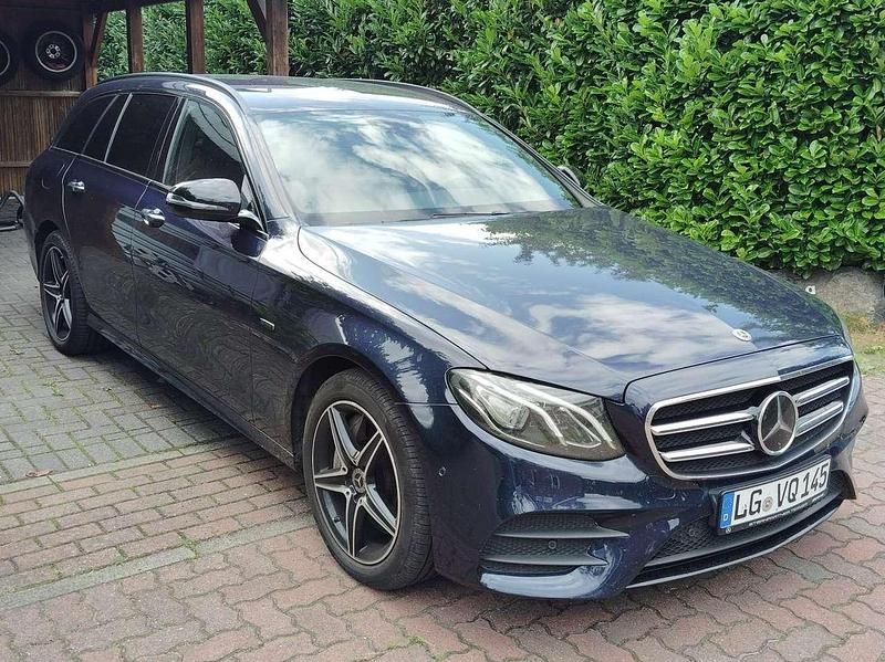 Blau Gebraucht 2019 Mercedes E300 AMG line Kombi | 26.990 € (Fairer Preis) - Bild 1/4