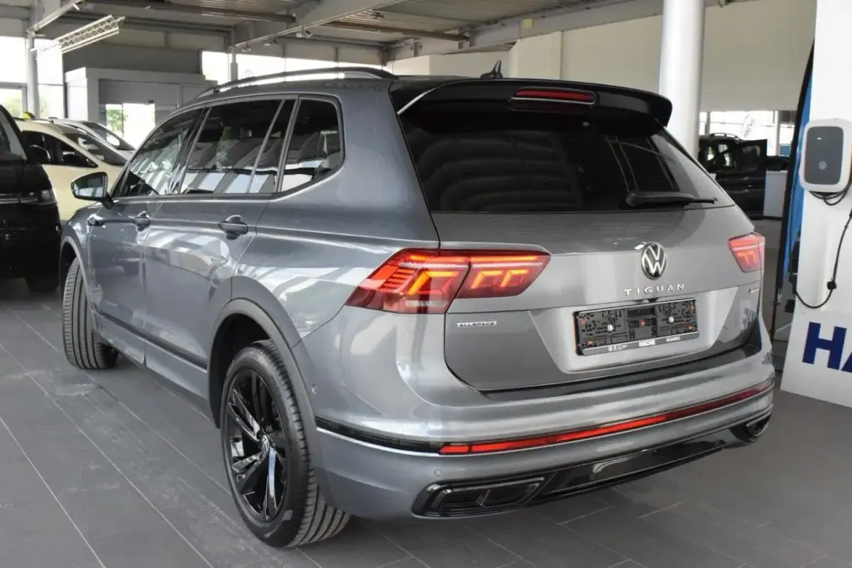 Gebraucht VW Tiguan Allspace R-line 245 PS (180 kW) 2022 Grau SUV