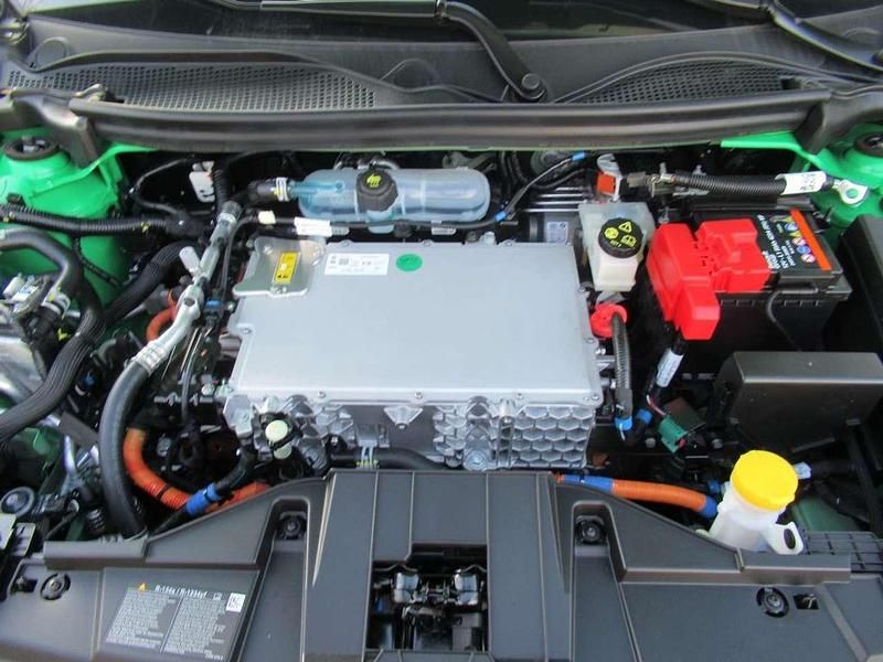 Gebraucht Renault 5 E-Tech Komfort 110 kW (150 PS) 2024 Pop green! metallic, dach blac Kleinwagen
