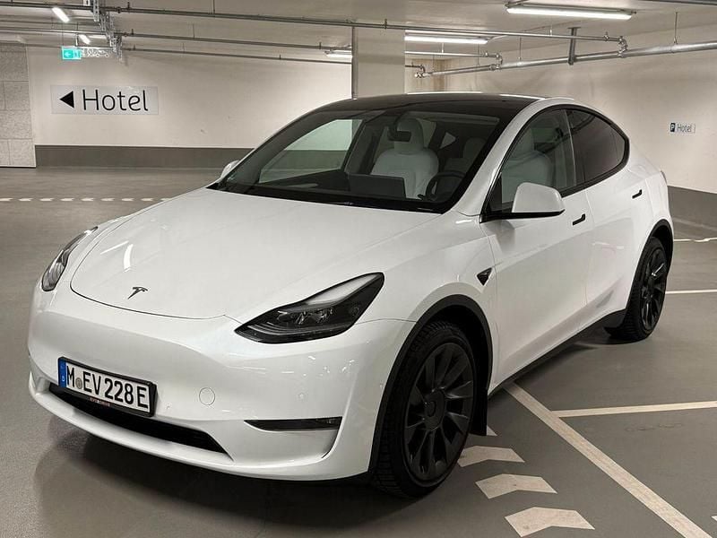 Weiß Gebraucht 2021 Tesla Model Y Long Range SUV | 34.300 € - Bild 1/4