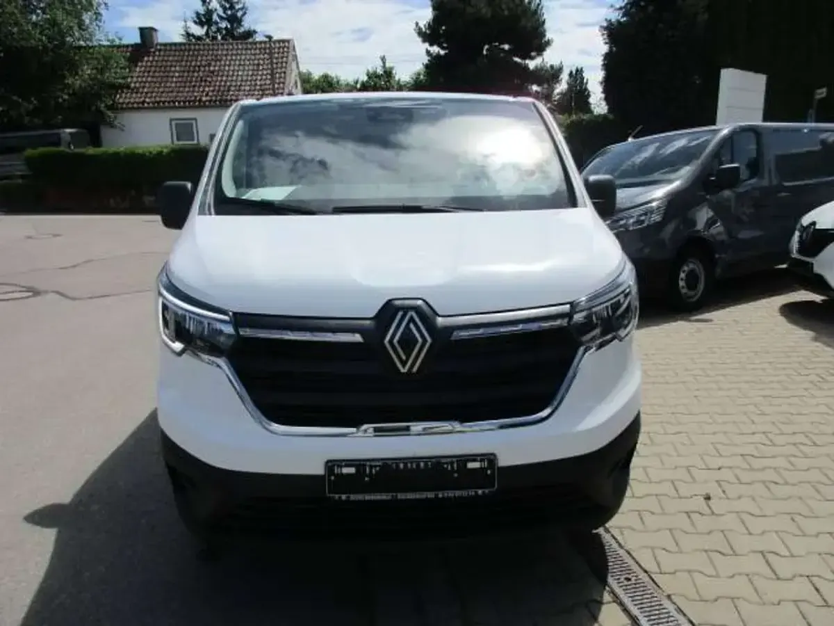 Neu Renault Trafic Komfort 110 PS (80 kW) 2026 Arctis weis Van / Kleinbus
