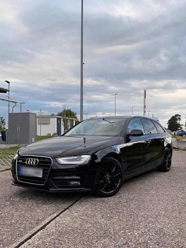 Schwarz Gebraucht 2013 Audi A4 S-Line Kombi | 11.500 € - Bild 1/4