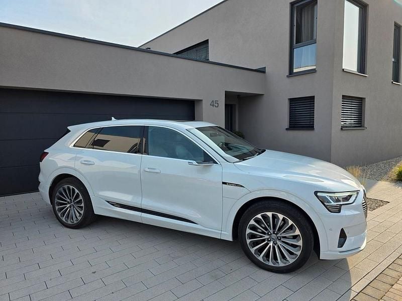 Weiß Gebraucht 2019 Audi e-tron S-Line SUV | 33.900 € (Guter Preis) - Bild 1/4