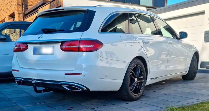 Gebraucht Mercedes E220 194 PS (142 kW) 2017 Weiß Kombi