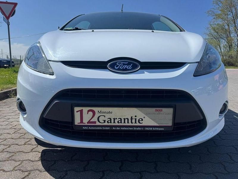 Usata Ford Fiesta Trend 82 CV (60 kW) 2012 Bianco Utilitaria