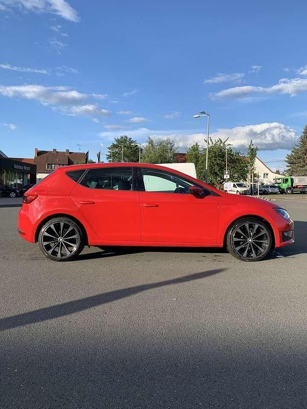 Rot Gebraucht 2017 Seat Leon Limousine | 8.100 € (Guter Preis) - Bild 1/4