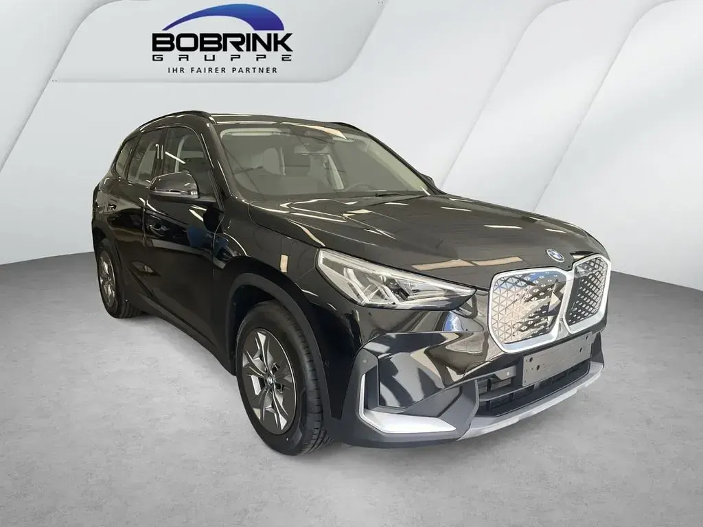 Neu BMW iX1 Performance 230 kW (313 PS) 2026 Schwarz SUV