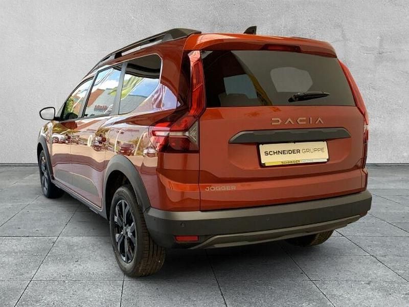 Neu Dacia Jogger Extreme 110 PS (80 kW) 2025 Braun Van / Kleinbus