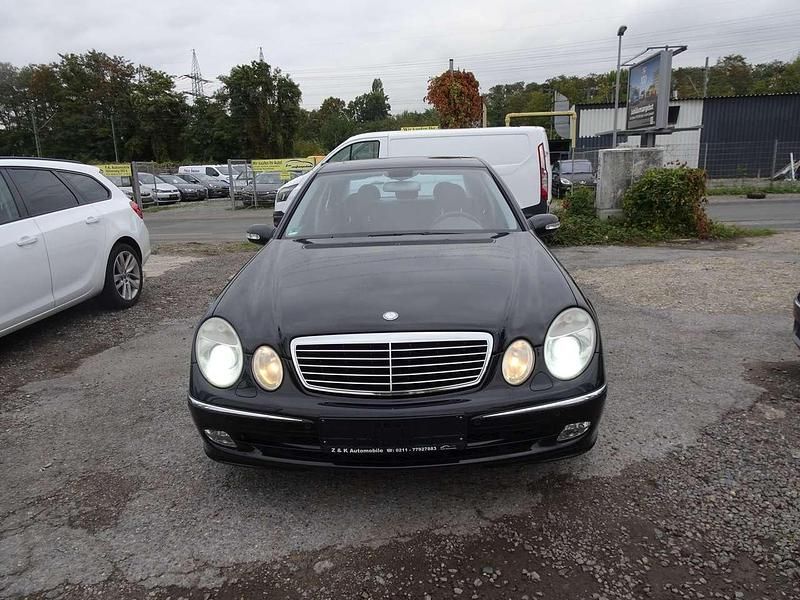 Schwarz Gebraucht 2004 Mercedes E320 Avantgarde Limousine | 5.990 € (Guter Preis) - Bild 1/4