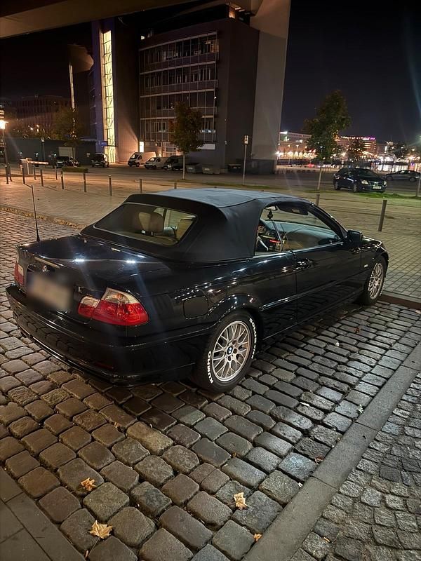 Schwarz Gebraucht 2004 BMW 318 Cabriolet Cabrio | 6.000 € (Etwas zu teuer) - Bild 1/4