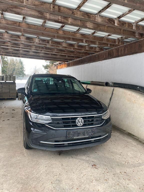 Gebraucht VW Tiguan Life 150 PS (110 kW) 2021 Schwarz SUV