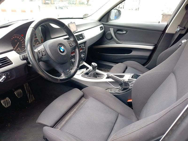 Gebraucht BMW 320 177 PS (130 kW) 2009 Grau Kombi