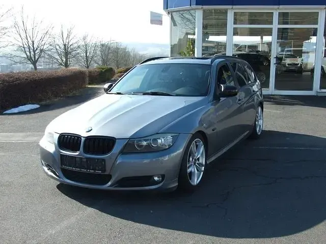 Gebraucht BMW 320 Comfort Edition 170 PS (125 kW) 2010 Grau Kombi