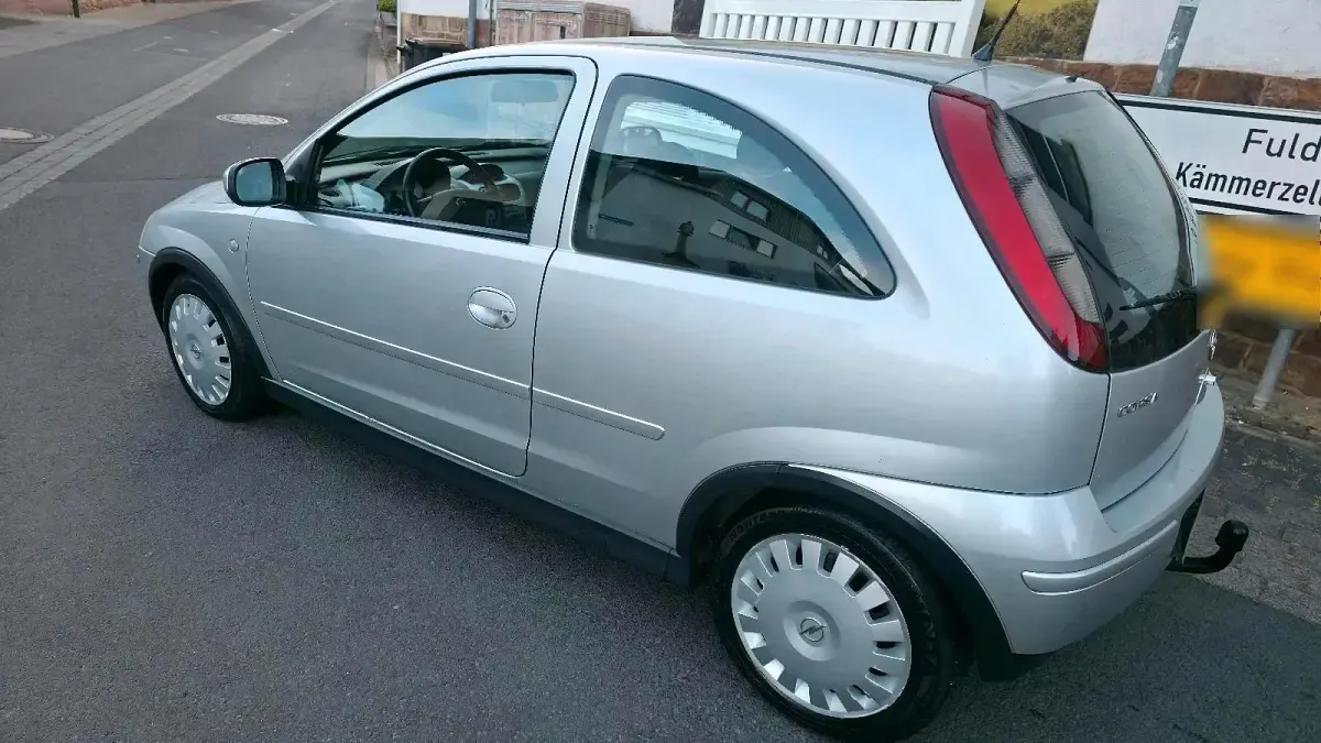 Usata Opel Corsa 81 CV (59 kW) 2006 Argento Utilitaria