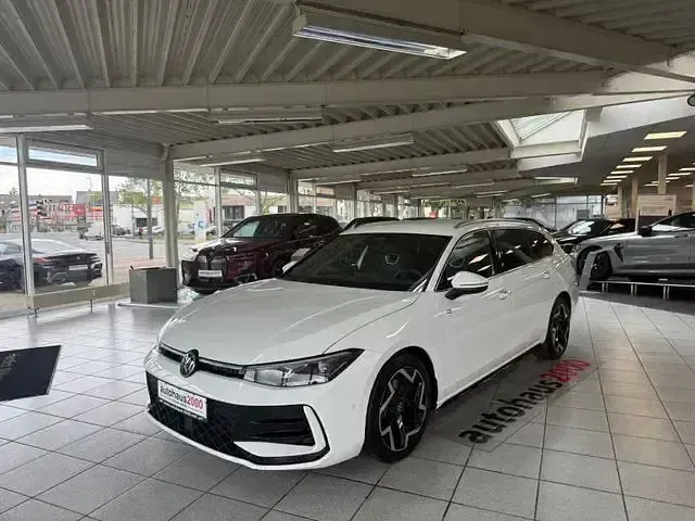 Gebraucht VW Passat R-line 150 PS (110 kW) 2025 Weiß Kombi