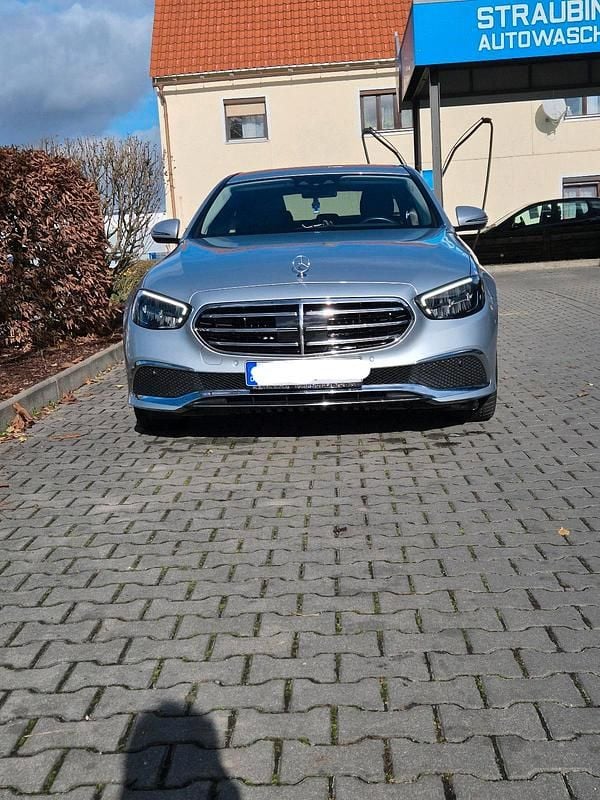 Silber Gebraucht 2022 Mercedes E220 Limousine | 36.500 € (Guter Preis) - Bild 1/4