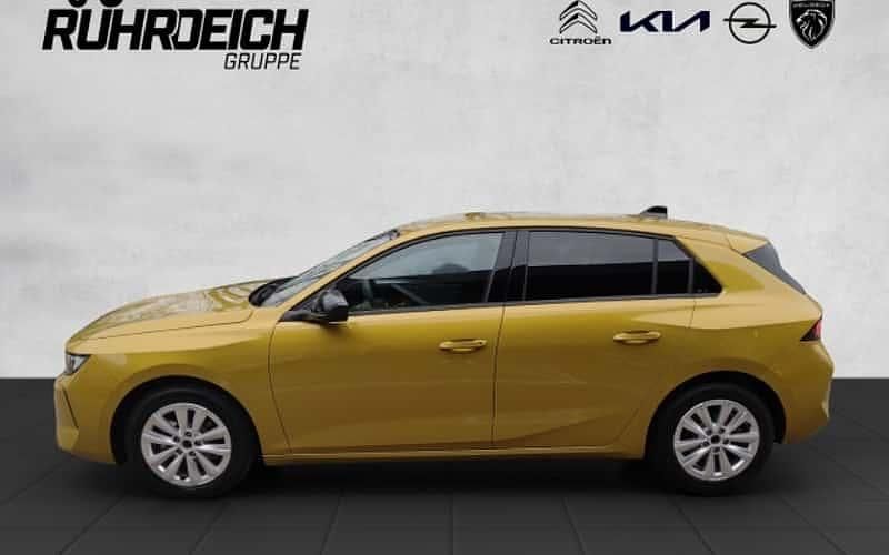 Gebraucht Opel Astra Enjoy 110 PS (80 kW) 2024 Gelb Limousine