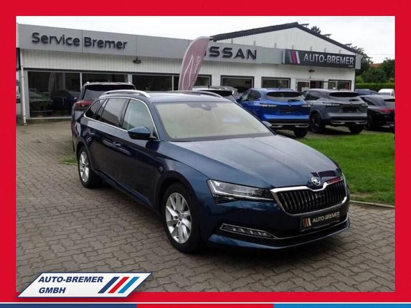 Lavablau metallic ( 0f0f ) (metallic) Gebraucht 2019 Skoda Superb Style Kombi | 28.750 € (Fairer Preis) - Bild 1/4