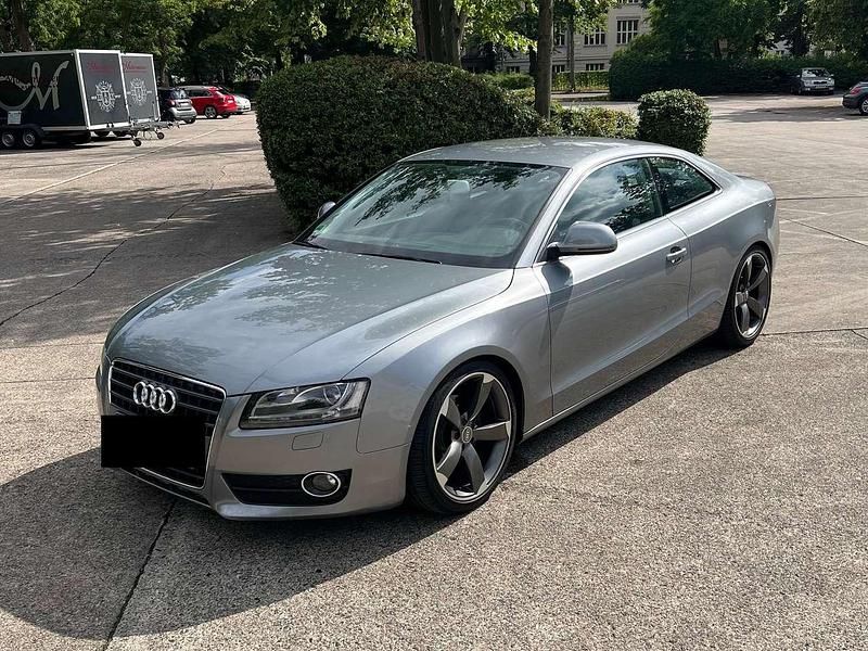 Grau Gebraucht 2009 Audi A5 Performance Coupé | 9.300 € (Fairer Preis) - Bild 1/4