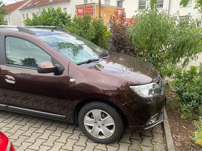 Braun Gebraucht 2017 Dacia Logan MCV Lauréate Kombi | 8.399 € (Fairer Preis) - Bild 1/4