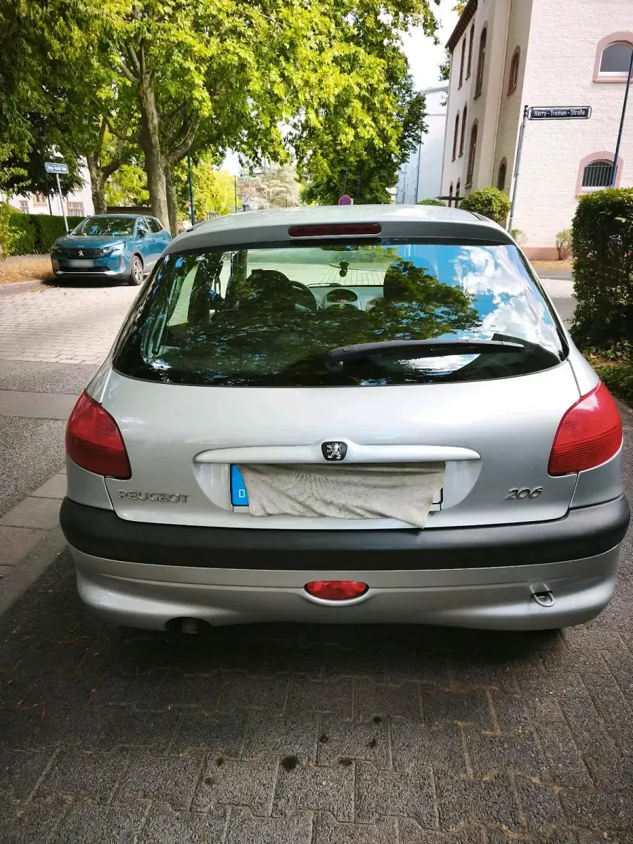 Gebraucht Peugeot 206 Premium 75 PS (55 kW) 2003 Silber Kleinwagen